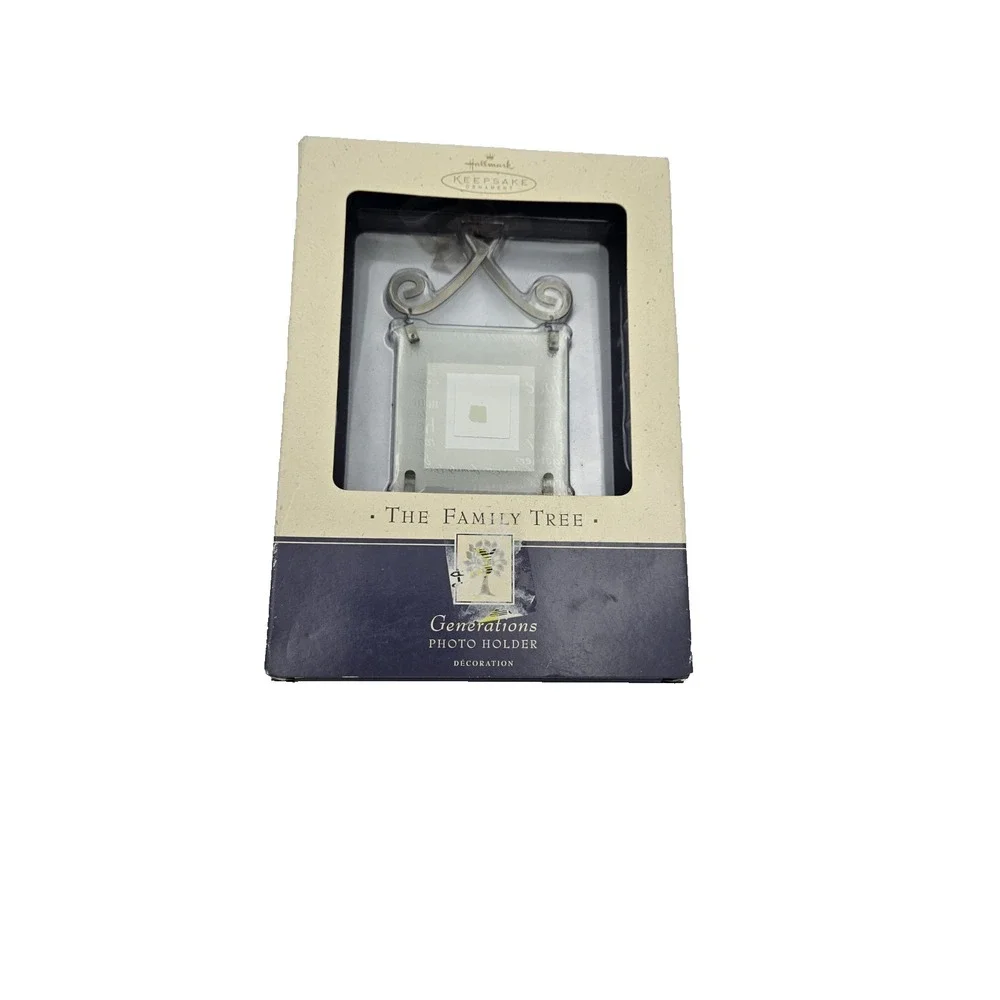 Hallmark Keepsake Ornament The Family‎ Tree Generations Photo Holder 2002 QP1326